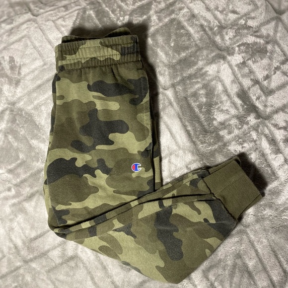 Champion Long Sleeve Black Shirt with Army print with Champion Army Sweat Pants - Picture 10 of 16